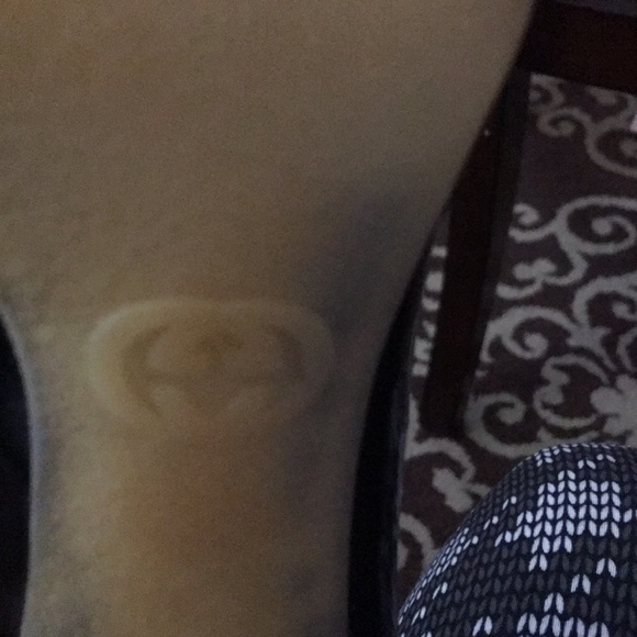 💃🏽 Gucci Patent Leather Rubber Bottom Pumps 👠 - Picture 7 of 7